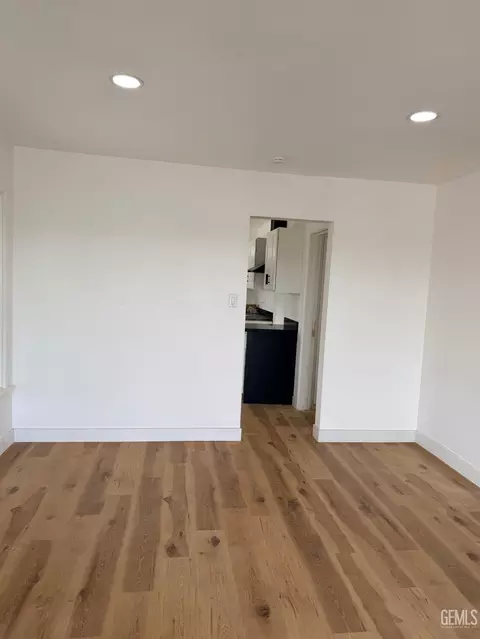 Living - 333 Beech Ave, Shafter, CA 93263 photo 2 of 2
