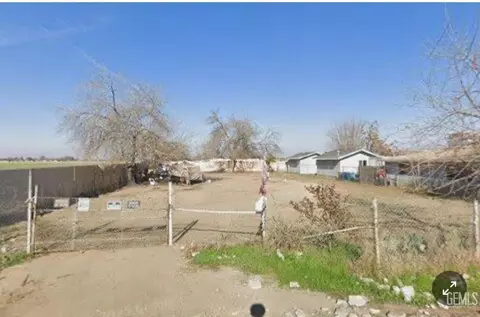 7700 Middleton Ln, Lamont, CA 93241