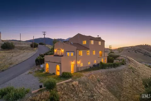 19701 Dovetail Ct, Tehachapi, CA 93561