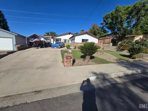 4861 Putter Ln, Bakersfield, CA 93308