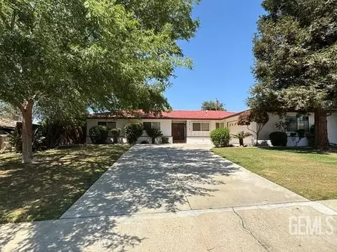 3218 Christmas Tree Ln, Bakersfield, CA 93306