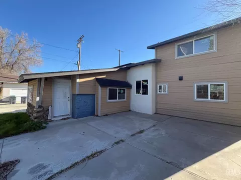 313 S Robinson St, Tehachapi, CA 93561 photo 3
