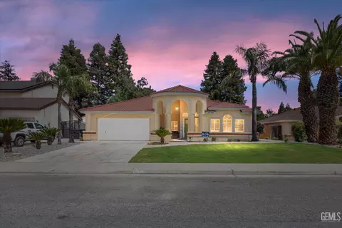 7412 Feather River Dr, Bakersfield, CA 93308