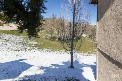 Exterior - 18571 Glenview Ct, Tehachapi, CA 93561 photo 3 of 7