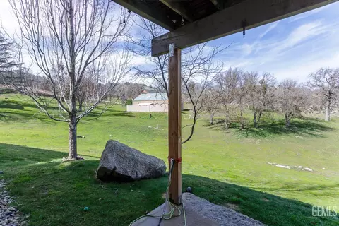 Exterior - 18571 Glenview Ct, Tehachapi, CA 93561 photo 6 of 7