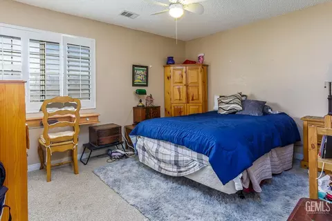 Bedroom - 18571 Glenview Ct, Tehachapi, CA 93561 photo 3 of 5