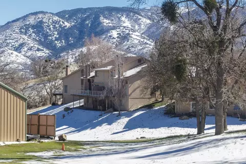 Exterior - 18571 Glenview Ct, Tehachapi, CA 93561 photo 4 of 7