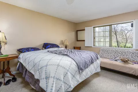 Bedroom - 18571 Glenview Ct, Tehachapi, CA 93561 photo 4 of 5