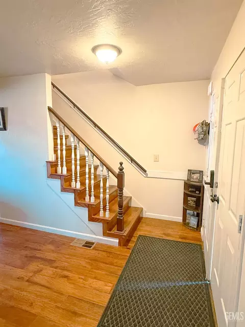 Entry Way - 7452 Isaac Rd, Taft, CA 93268 photo 1 of 2