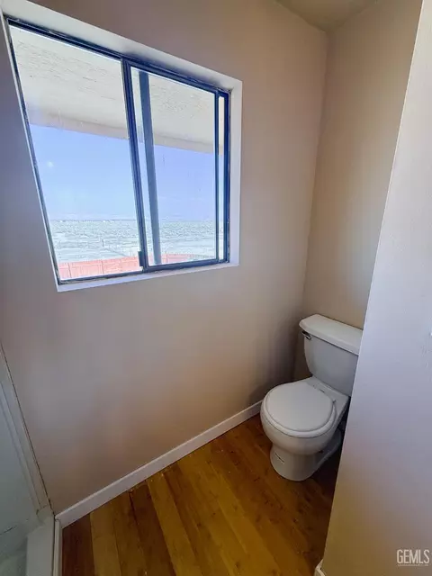 Bath - 7452 Isaac Rd, Taft, CA 93268 photo 6 of 6