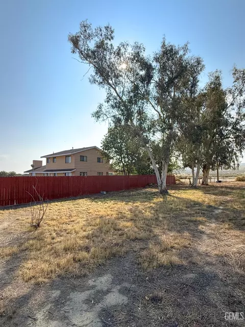 Exterior - 7452 Isaac Rd, Taft, CA 93268 photo 7 of 7