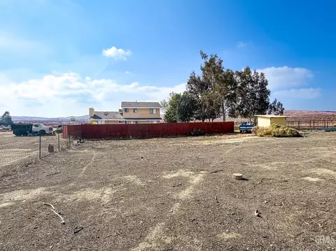 Exterior - 7452 Isaac Rd, Taft, CA 93268 photo 5 of 7