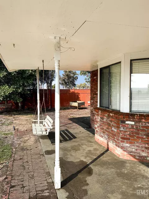 Exterior - 7452 Isaac Rd, Taft, CA 93268 photo 4 of 7