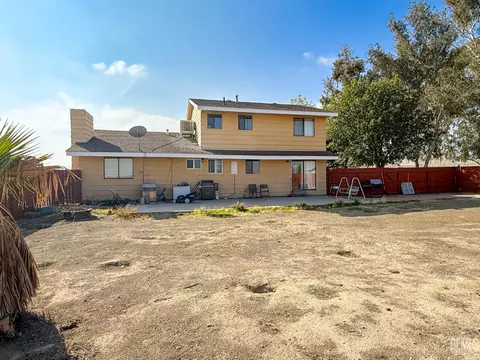 Exterior - 7452 Isaac Rd, Taft, CA 93268 photo 3 of 7