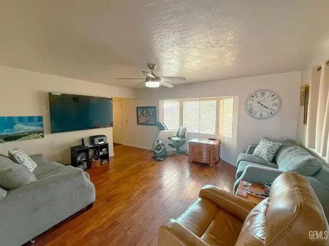 Living - 7452 Isaac Rd, Taft, CA 93268 photo 1 of 1