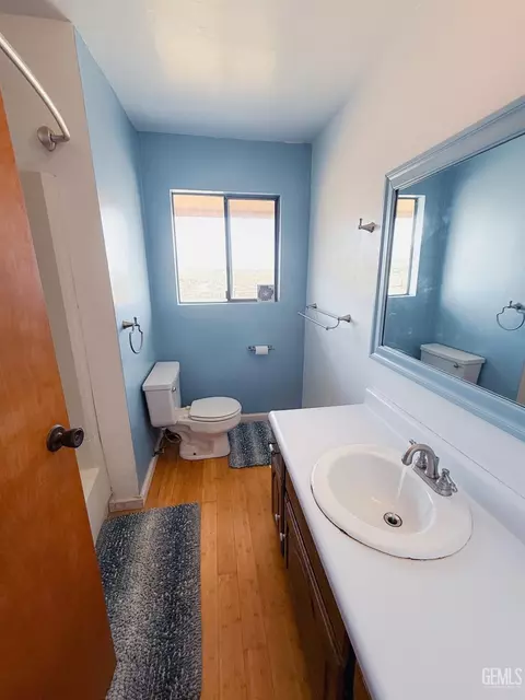 Bath - 7452 Isaac Rd, Taft, CA 93268 photo 3 of 6