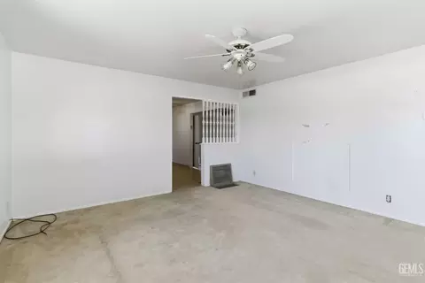 Living - 118 Pierce, Taft, CA 93268 photo 3 of 3