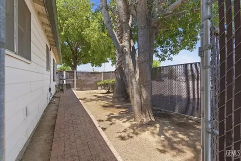 Exterior - 118 Pierce, Taft, CA 93268 photo 9 of 13