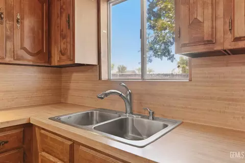Kitchen - 118 Pierce, Taft, CA 93268 photo 4 of 5