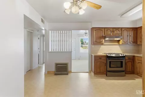Entry Way - 118 Pierce, Taft, CA 93268 photo 1 of 1