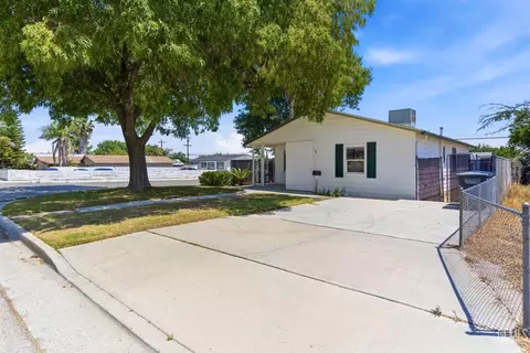 Exterior - 118 Pierce, Taft, CA 93268 photo 4 of 13
