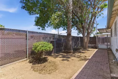 Exterior - 118 Pierce, Taft, CA 93268 photo 10 of 13