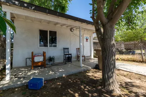 141 Augusta St, Bakersfield, CA 93307