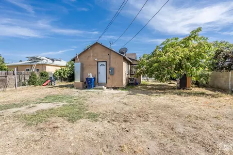 Exterior - 220 E 7th St, Bakersfield, CA 93307 photo 5 of 6