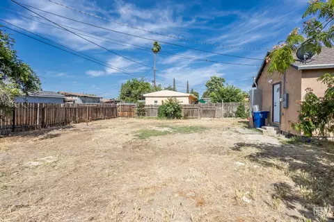Exterior - 220 E 7th St, Bakersfield, CA 93307 photo 4 of 6