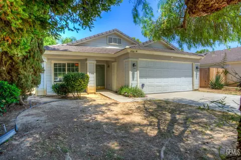 8900 Rollingbay Dr, Bakersfield, CA 93312