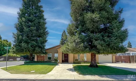 10001 Copa Cabana Ct, Bakersfield, CA 93312