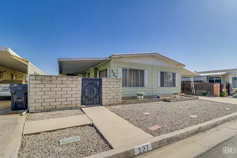 400 E Roberts Ln #127, Bakersfield, CA 93308
