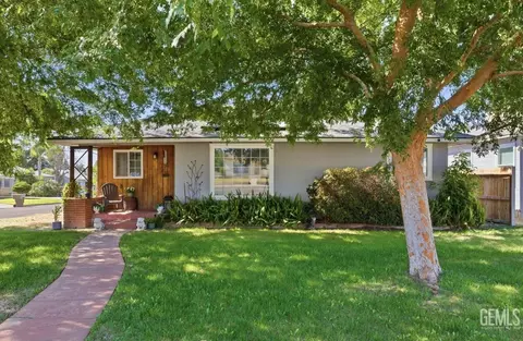 325 Circle Dr, Bakersfield, CA 93308