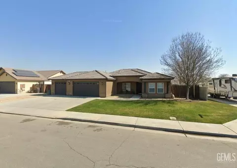 800 Sonora Dr, Shafter, CA 93263