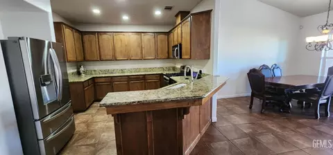 800 Sonora Dr, Shafter, CA 93263 photo 4