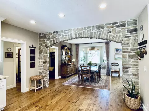 Dining - 20562 Tiffany Cir, Tehachapi, CA 93561 photo 1 of 1
