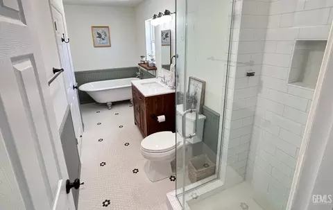 Bath - 20562 Tiffany Cir, Tehachapi, CA 93561 photo 6 of 7
