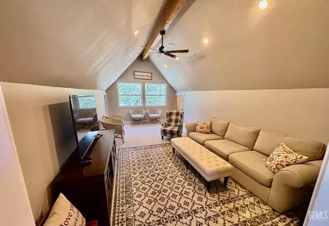 Living - 20562 Tiffany Cir, Tehachapi, CA 93561 photo 5 of 6