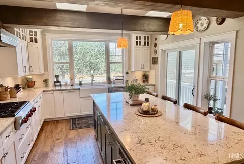 Kitchen - 20562 Tiffany Cir, Tehachapi, CA 93561 photo 3 of 7