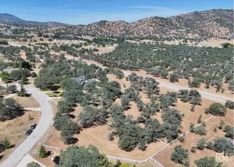 View/Area - 20562 Tiffany Cir, Tehachapi, CA 93561 photo 3 of 6