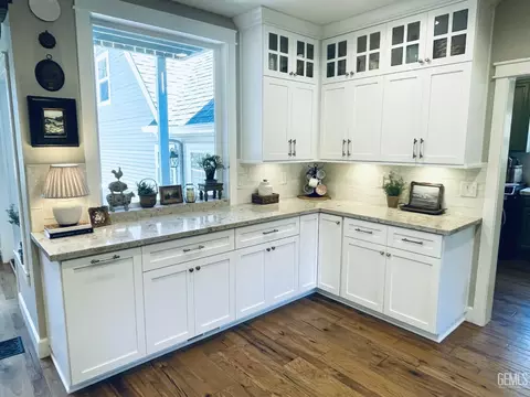 Kitchen - 20562 Tiffany Cir, Tehachapi, CA 93561 photo 6 of 7