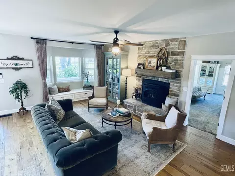 Living - 20562 Tiffany Cir, Tehachapi, CA 93561 photo 4 of 6