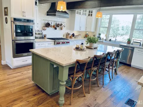 Kitchen - 20562 Tiffany Cir, Tehachapi, CA 93561 photo 2 of 7