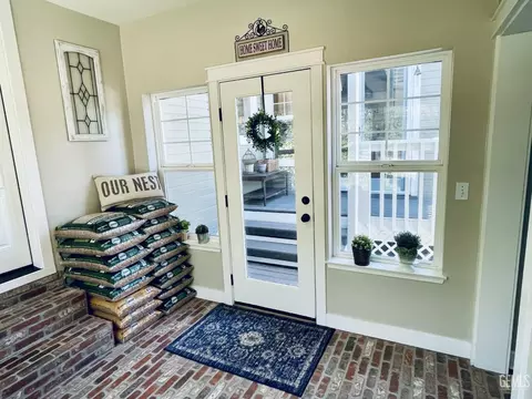 Entry Way - 20562 Tiffany Cir, Tehachapi, CA 93561 photo 2 of 4