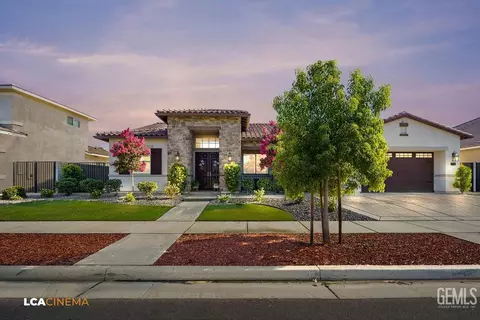 11702 Raindrop Ln, Bakersfield, CA 93311