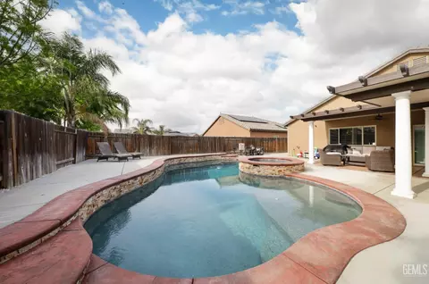 Exterior - 9605 Surfside St, Bakersfield, CA 93313 photo 8 of 11
