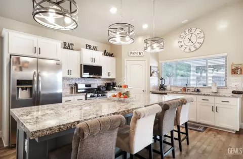 Kitchen - 9605 Surfside St, Bakersfield, CA 93313 photo 1 of 2