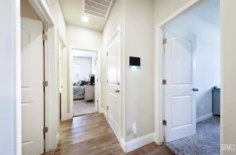 Entry Way - 9605 Surfside St, Bakersfield, CA 93313 photo 5 of 6