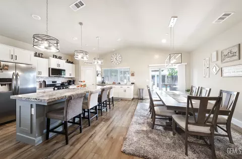Dining - 9605 Surfside St, Bakersfield, CA 93313 photo 1 of 2