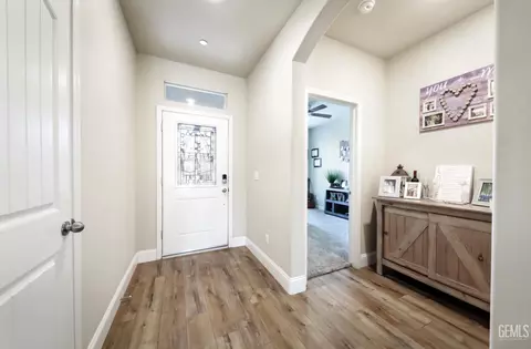 Entry Way - 9605 Surfside St, Bakersfield, CA 93313 photo 2 of 6